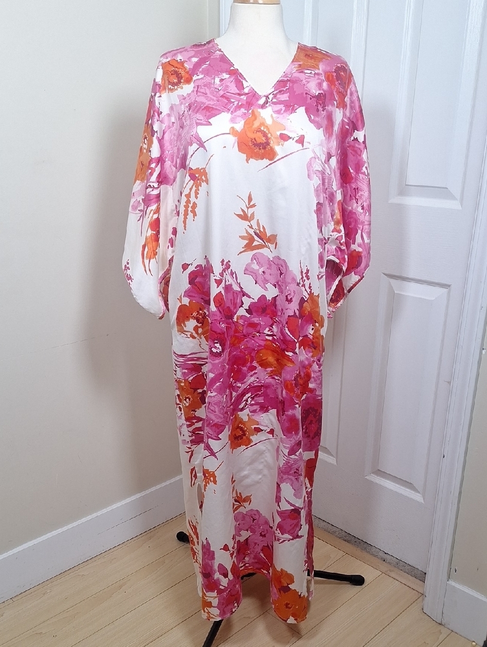 Natori Floral Cherry Blossom V Neck Kaftan Size S